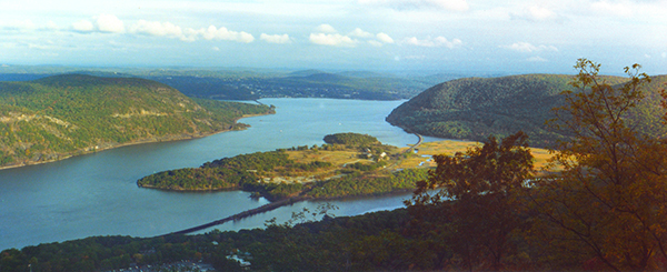 Photo of the Hudson River from Bear Mountain